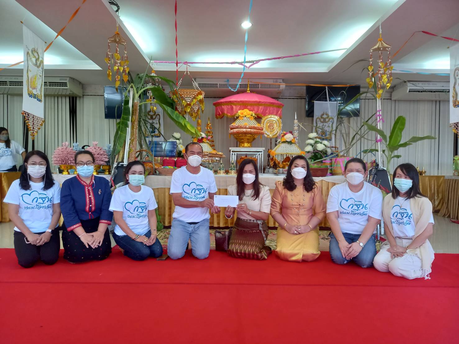 ร่วมทำบุญในการทอดถวายกฐินสามัคคีสำนักงานเขตพื้นที่การศึกษามัธยมศึกษาร้อยเอ็ด